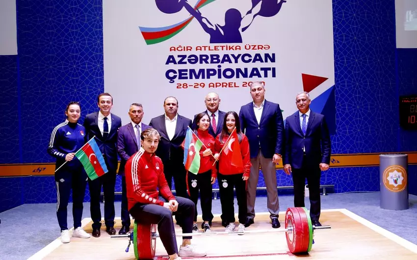 Türkiyəli atletlər ağırlıqqaldırma üzrə Azərbaycan çempionatını izləyiblər