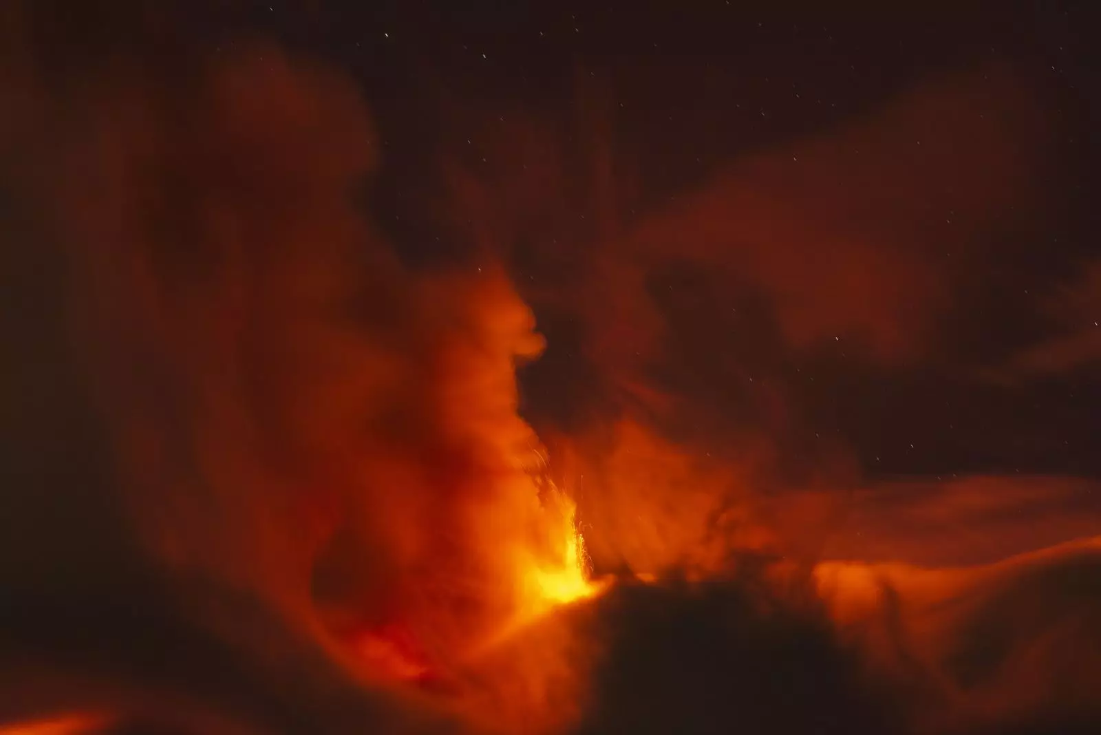 İtaliyada Etna vulkanı yenidən aktivləşir