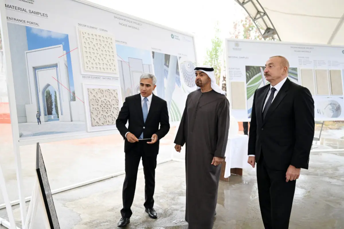 Azərbaycan və BƏƏ prezidentləri Yeni Şuşa məscidində tikinti işlərinin gedişi ilə tanış olublar