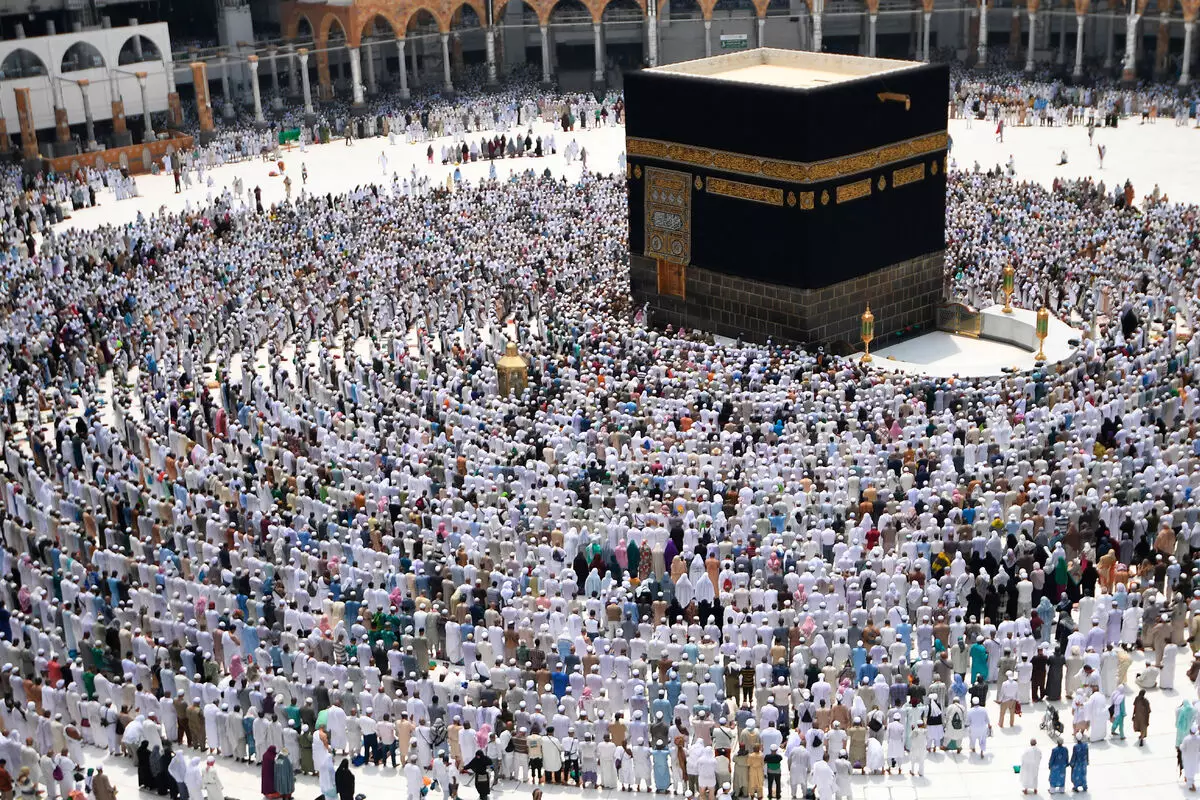Məkkədə Həcc ziyarəti zamanı ölənlərin sayı min nəfəri keçib