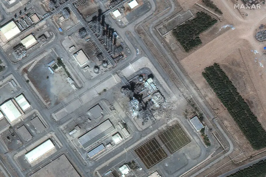 İsrailin İranın nüvə reaktoruna hücumunun görüntüləri kameralara düşüb