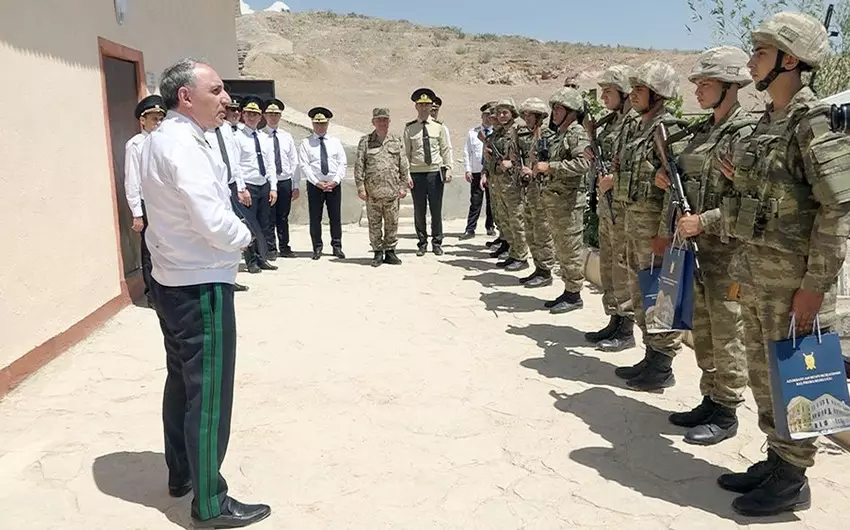 Baş prokuror Naxçıvanda hərbi qulluqçularla görüşüb