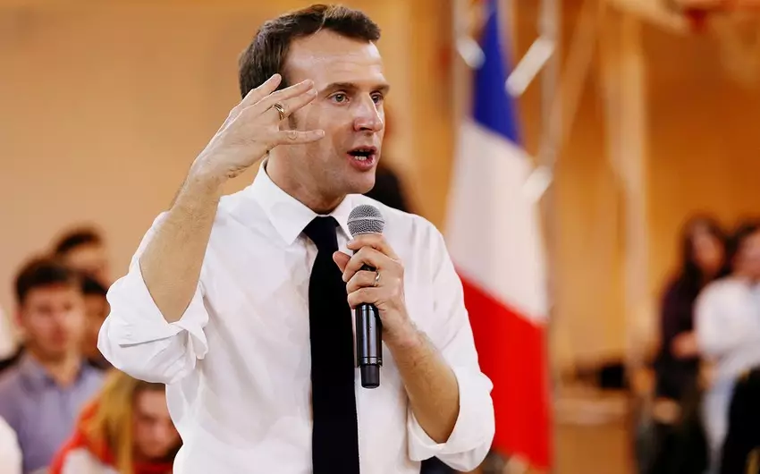 Makron: “Fransada qadınlar pis rəftardan, təzyiq, zorakılıqdan əziyyət çəkirlər”