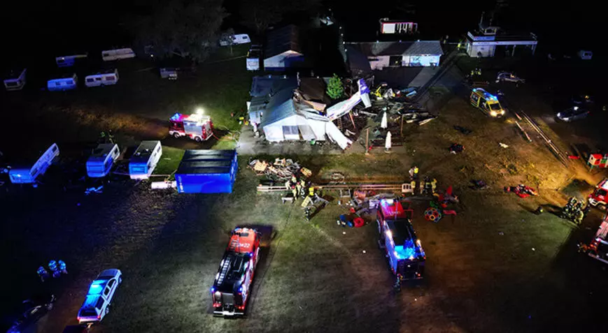 Polşada təyyarə anqara çırpılıb - Ölənlər var