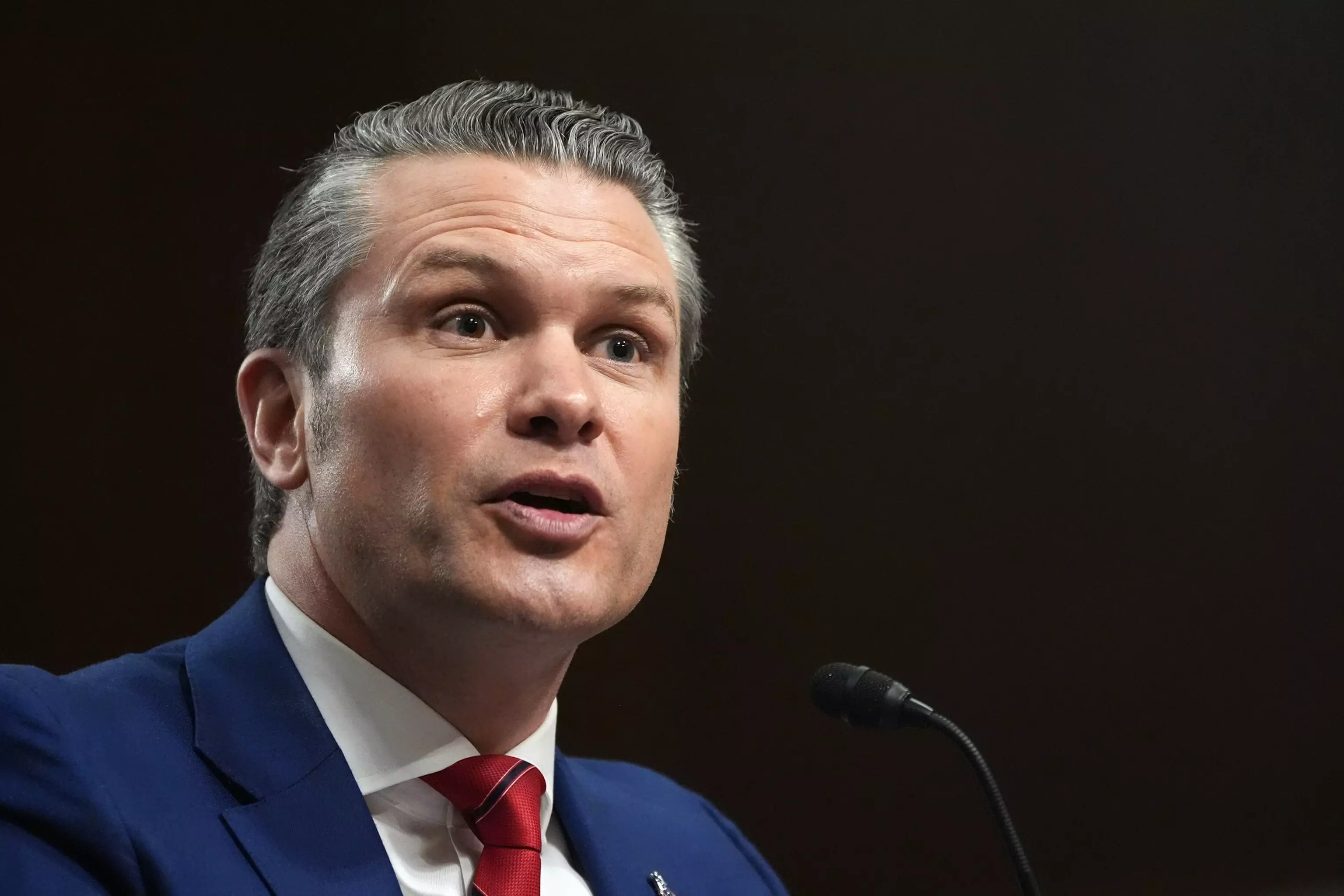 ABŞ müdafiə naziri Heqsetin “Signal” proqramını ofis kompüterinə endirdiyi iddia edilir