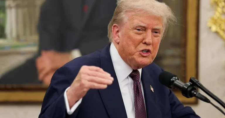 ABŞ Prezidenti Donald Tramp Ağ Evdə mətbuata bəyanatla çıxış edir