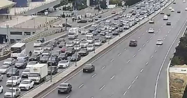 Bakının bir sıra yollarında tıxac yaranıb