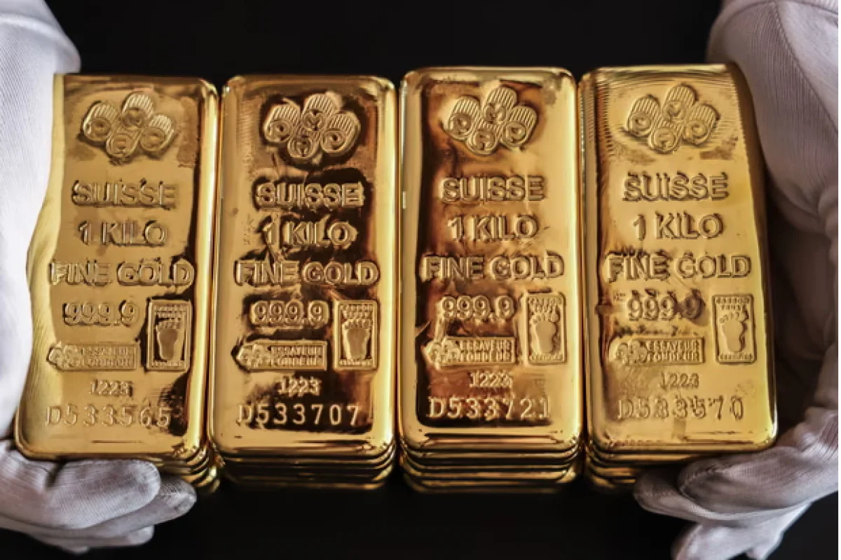 Gold Prices Hit Historic High, Surpassing $4,800 per Ounce