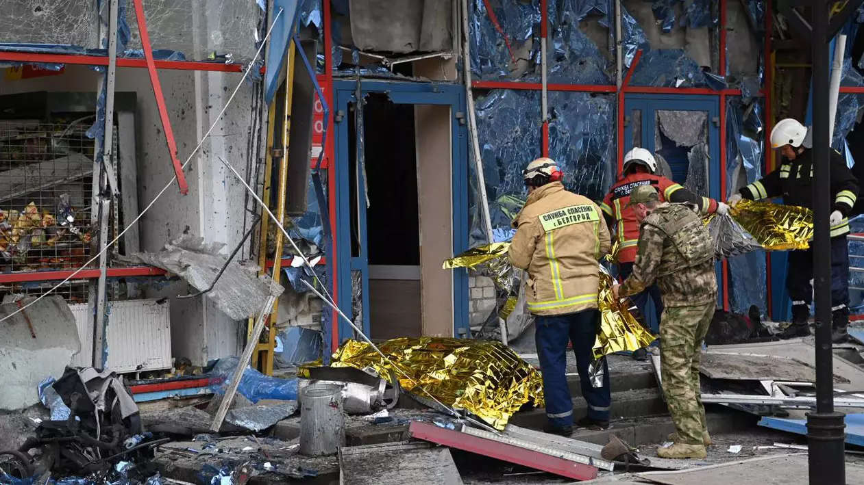 Belqorodda atəş zamanı iki sənaye binası və tibb müəssisəsi zədələnib