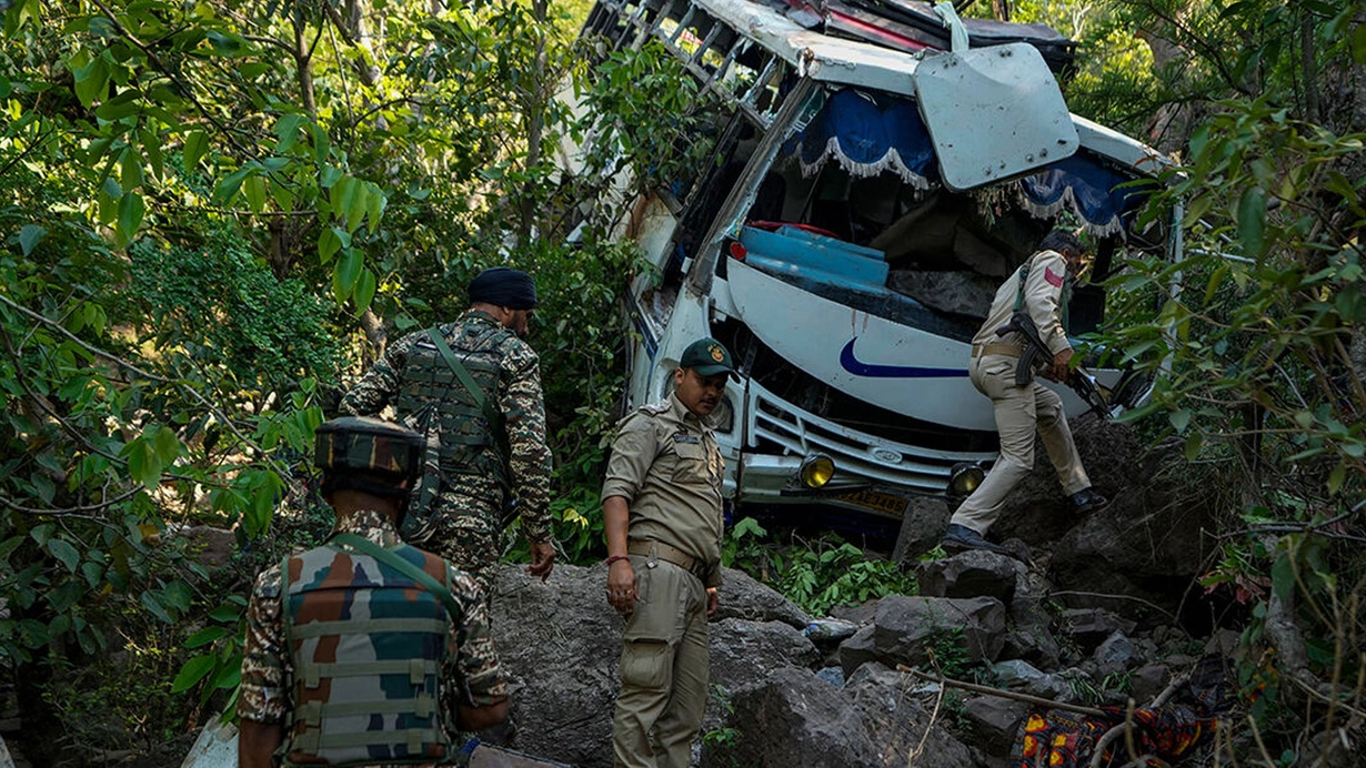 Hindistanda avtobusa hücum edilib, ölənlər var
