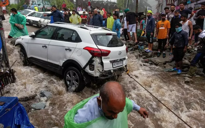 Hindistanın qərbində daşqınlar nəticəsində 11 nəfər ölüb