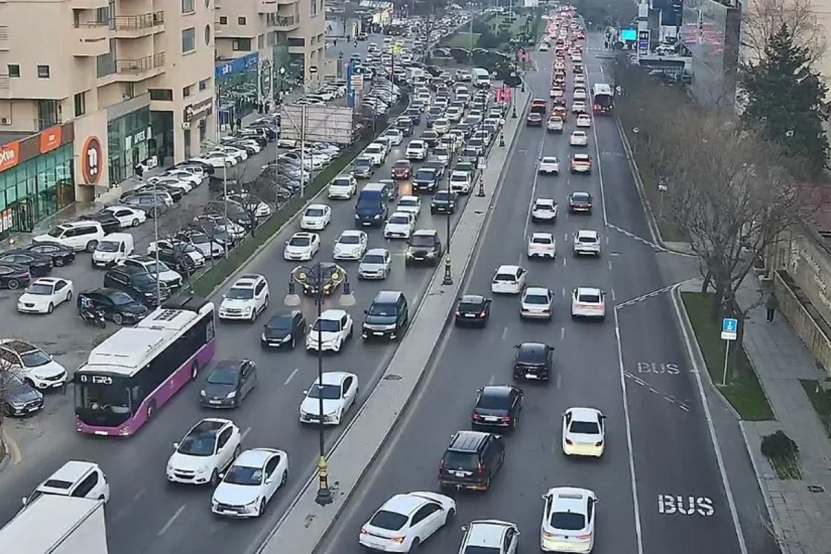 Bakının əsas magistrallarında nəqliyyat sıxlığı yaranıb – SİYAHI