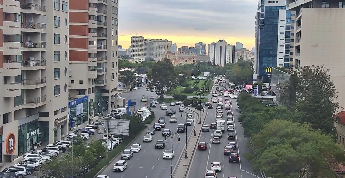 Bakıda 14 istiqamətdə tıxac var - SİYAHI