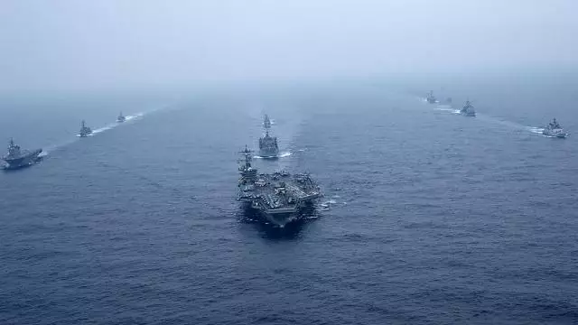 Hindistan donanması dəniz quldurları tərəfindən əsir götürülən ekipajı xilas edib