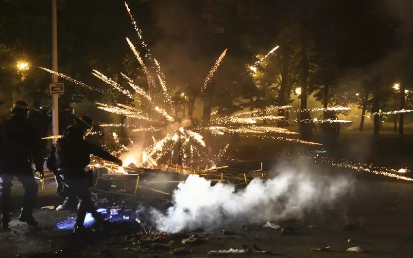 Parisdə güllələnən gəncə görə başlayan etirazlar Strasburqa sirayət edib