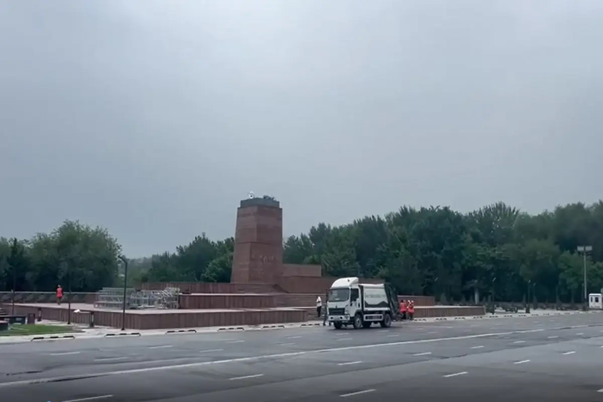 Qırğızıstanda Leninin abidəsi sökülüb