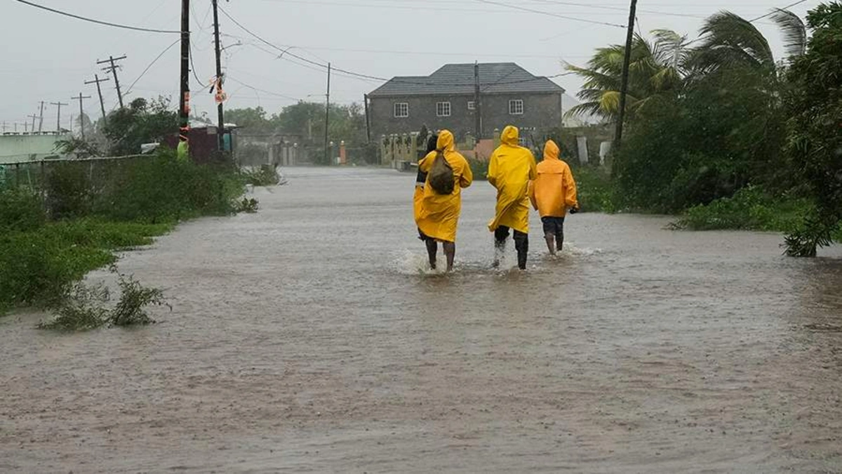 “Melissa” qasırğası Kubaya çatdı - 750 min insan təxliyə olunub