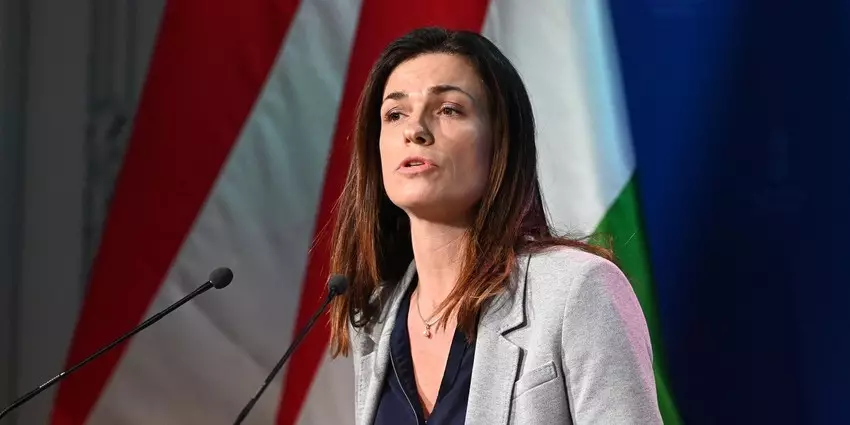 Macarıstan sabiq ədliyyə naziri siyasətdən gedib