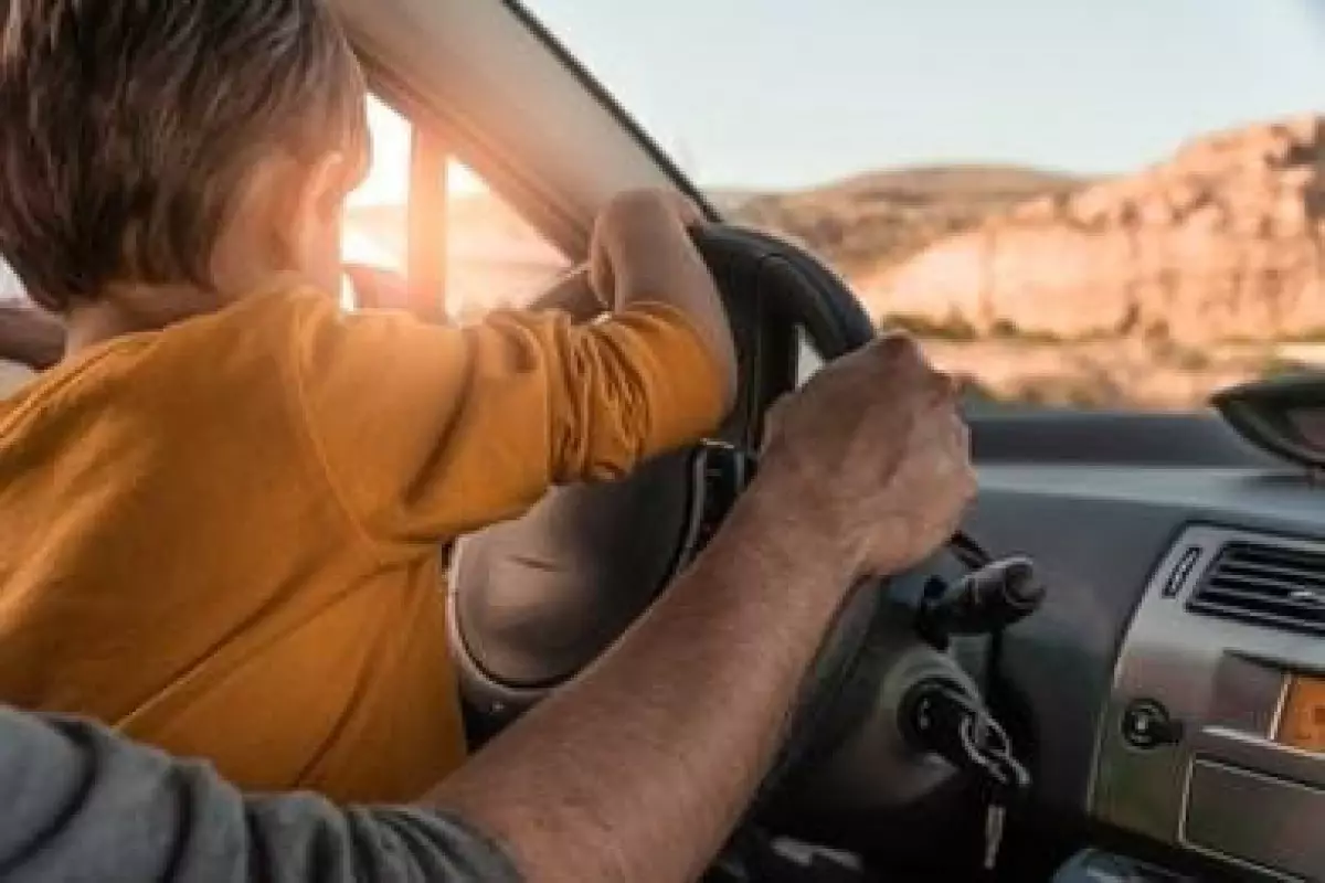 DYP avtomobildə azyaşlıların daşınma qaydası ilə bağlı xəbərdarlıq edib