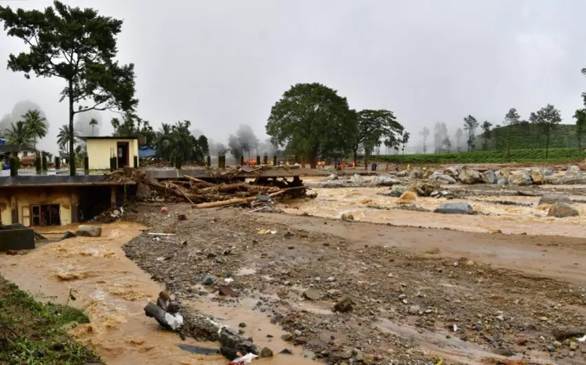 Hindistanda torpaq sürüşməsi nəticəsində ölənlərin sayı 277 nəfərə çatıb