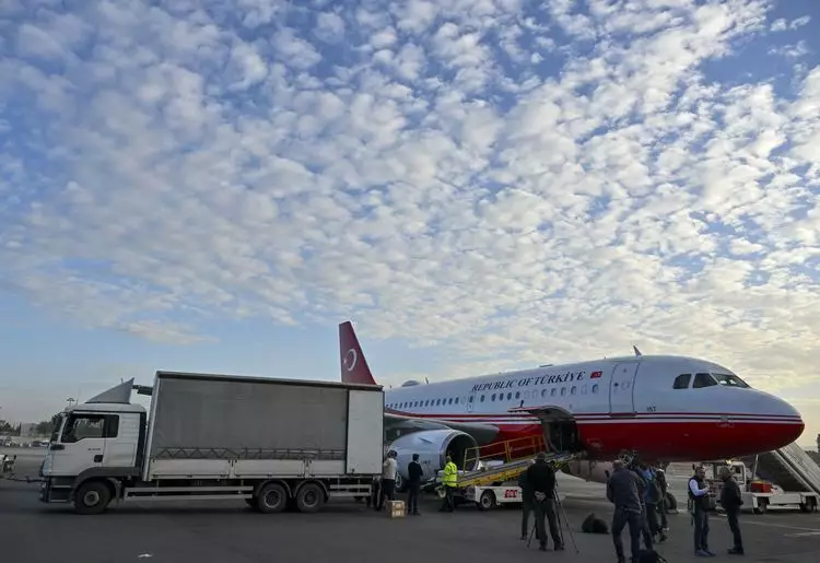 Qəzza zolağına humanitar yardım atılıb