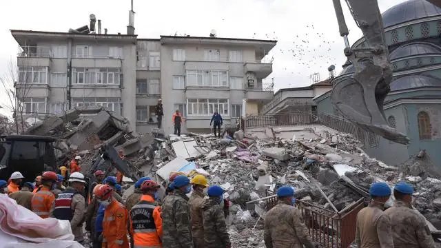 Malatyada dağılan binalarla bağlı saxlanılanların sayı 42-yə yüksəlib