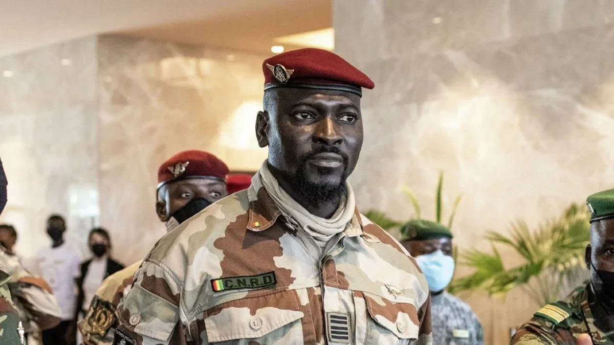 Qvineya prezidenti hökuməti istefaya göndərdi