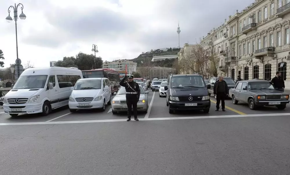 Şəhidlərin xatirəsi bir dəqiqəlik sükutla yad edilib