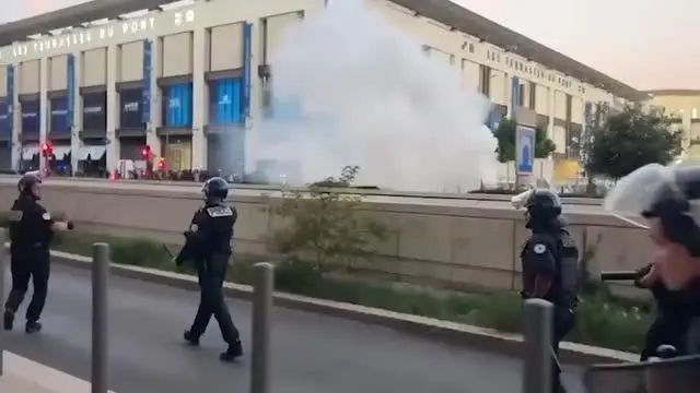 Fransada etirazlar zamanı azı 30 nəfər saxlanılıb