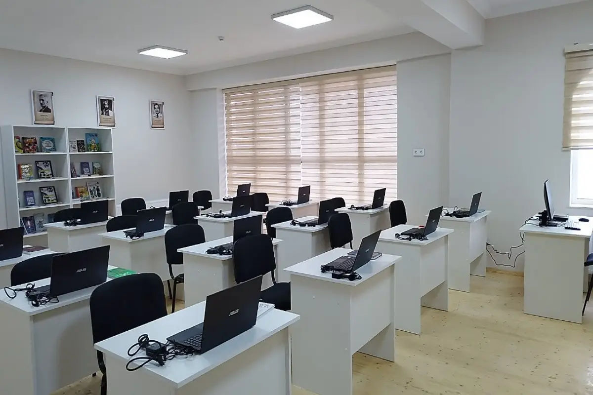 Son 5 ildə qəzalı məktəblərin sayı 2,5 dəfə azalıb