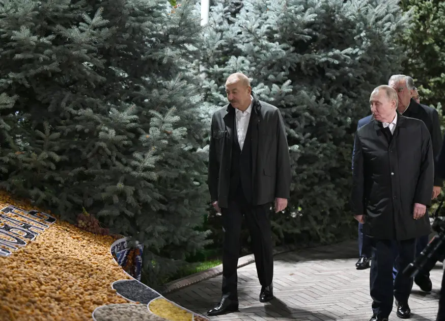 Prezident qeyri-rəsmi şam yeməyində iştirak edib - FOTOLAR