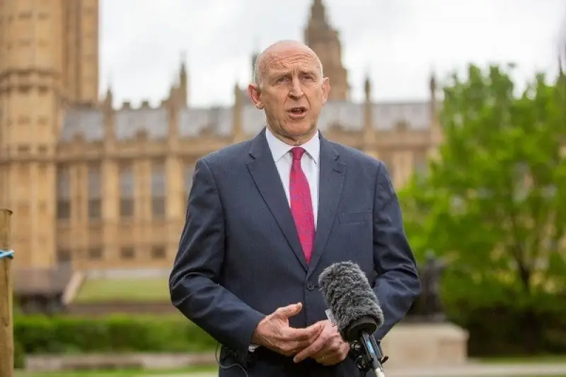 Böyük Britaniyanın müdafiə naziri Rusiyanı təhdid etdi