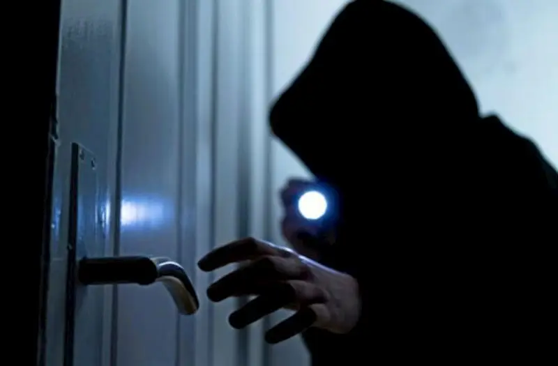 Bakıda vəkilin evindən oğurluq edən şəxs saxlanılıb