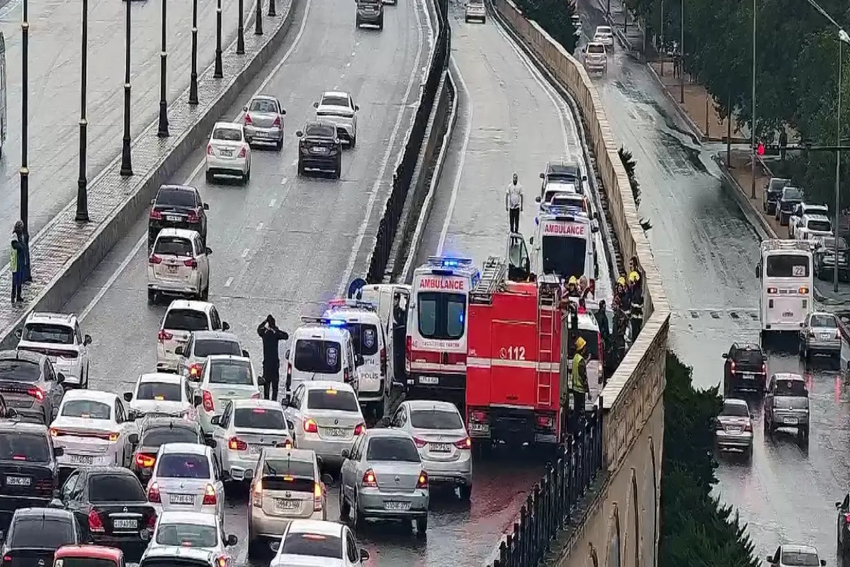 Babək prospektində qəza olub, sıxlıq var - YENİLƏNİB - 1