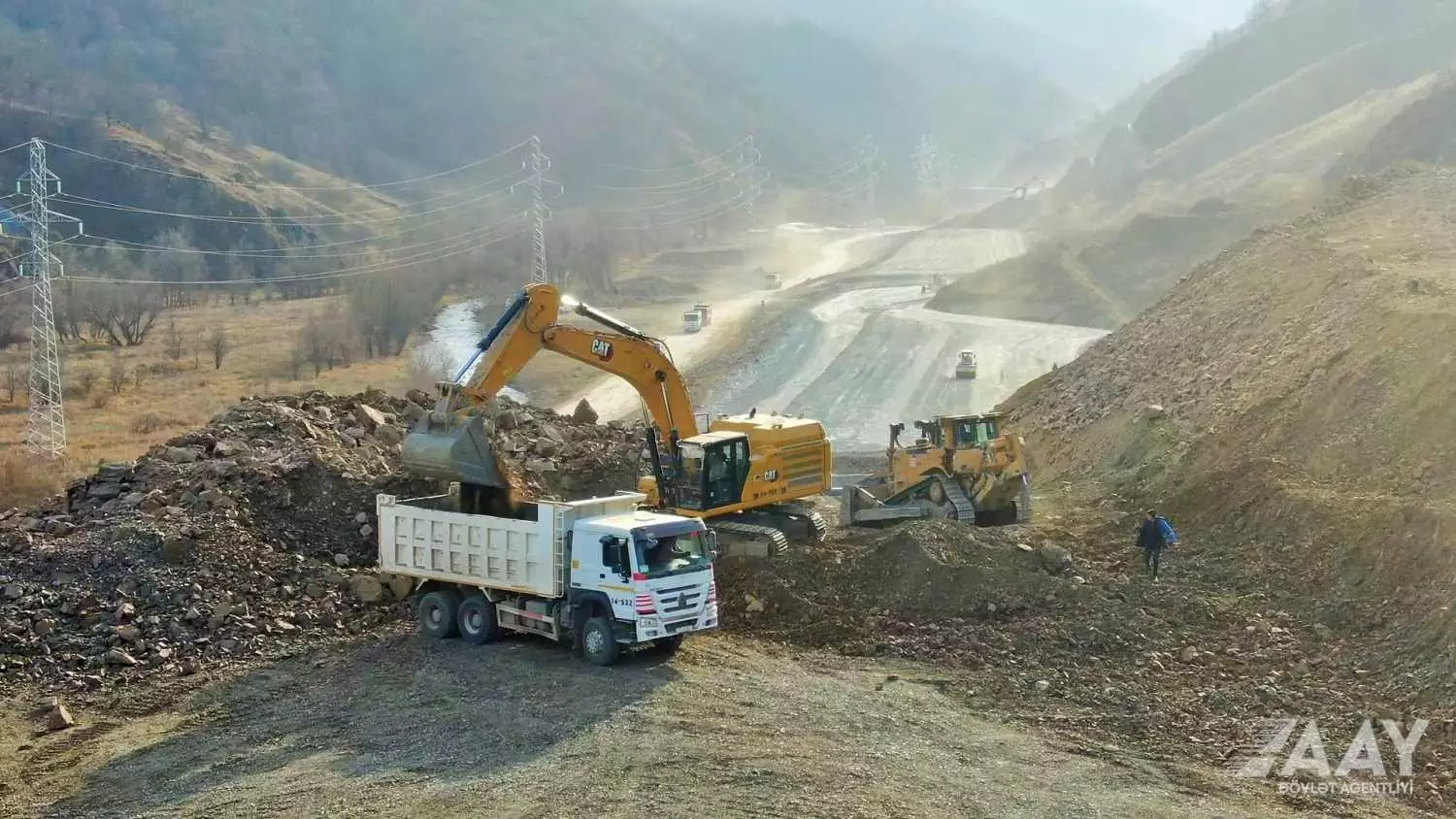 Kəlbəcər-Laçın avtomobil yolunun inşası davam etdirilir