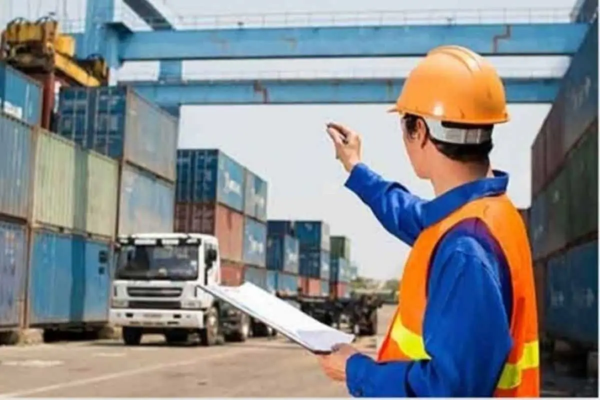 “Nəqliyyat-ekspedisiya fəaliyyəti haqqında” qanun layihəsi birinci oxunuşda qəbul edilib