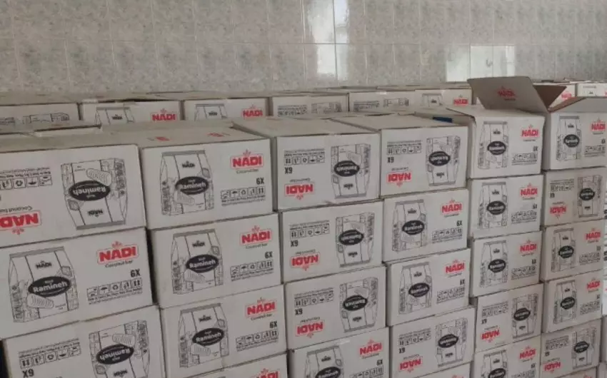 İrandan Azərbaycana gətirilən 3 tondan çox kreker və konfet məhv edilib