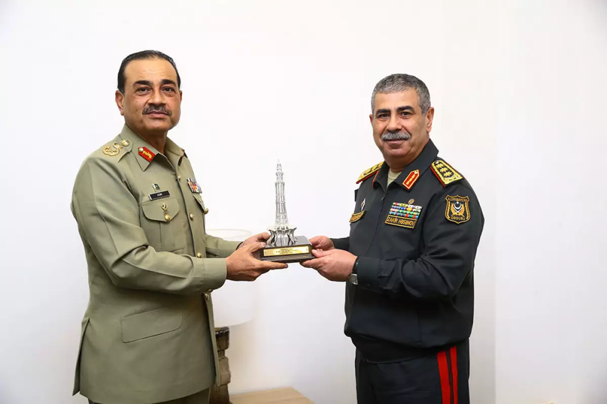 Zakir Həsənov Pakistan Quru Qoşunları komandanı ilə görüşüb