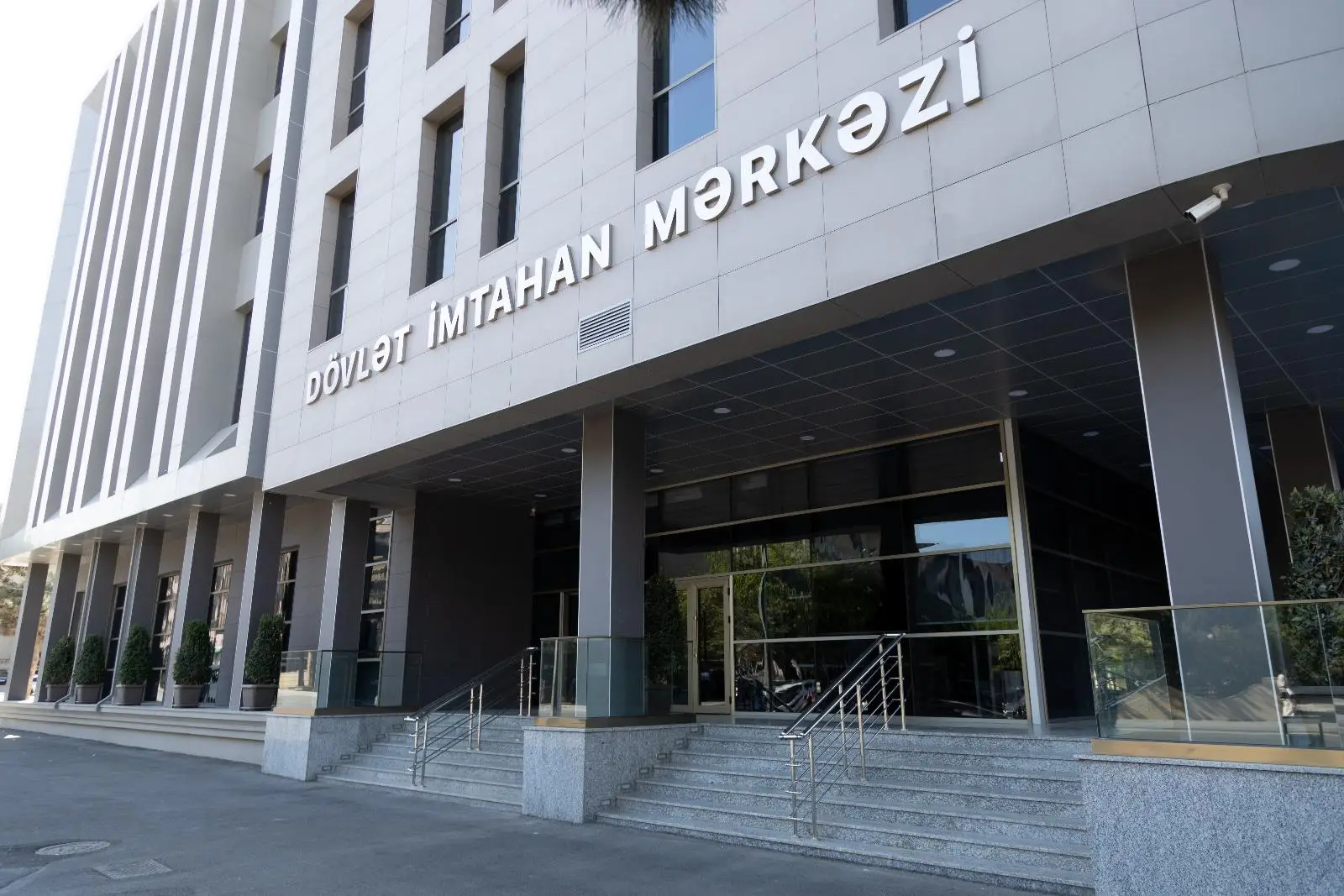 Doktorantura və dissertantura səviyyəsində xarici dil fənni üzrə qəbul və fəlsəfə doktoru imtahanı keçiriləcək