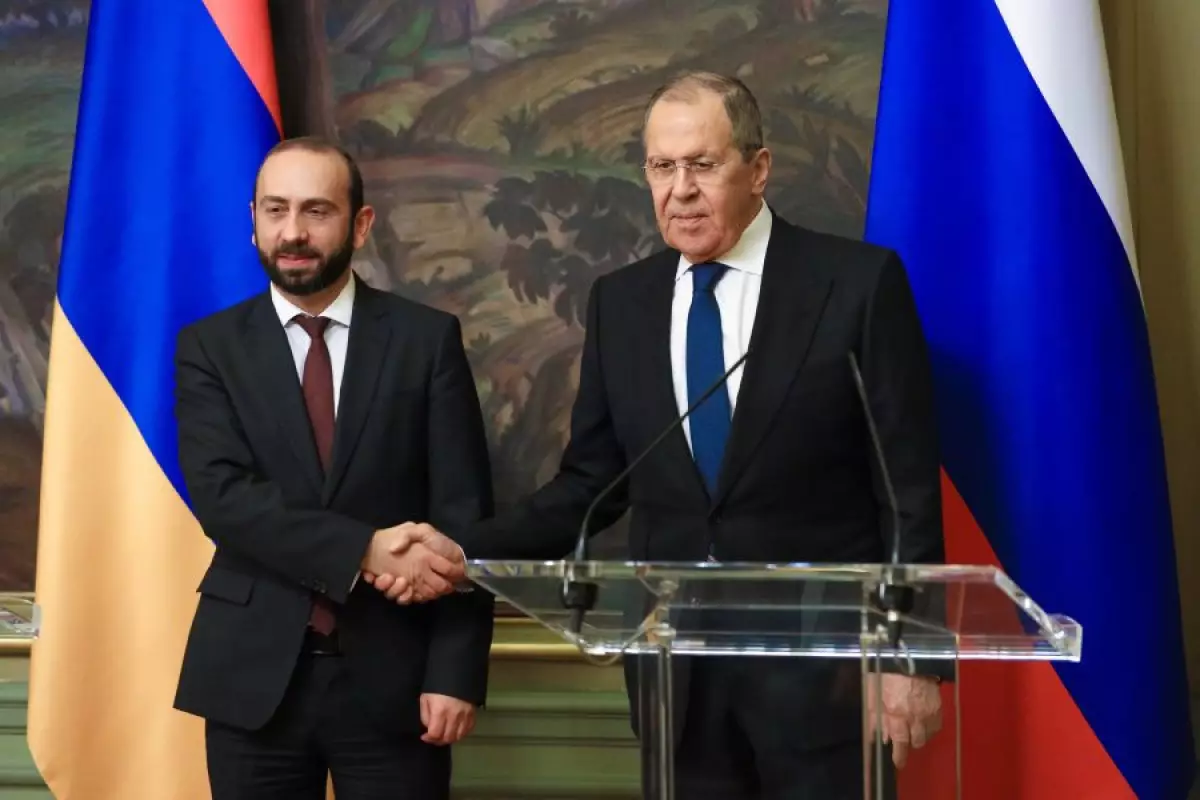 İrəvanda Mirzoyan və Lavrov arasında görüş başlayıb