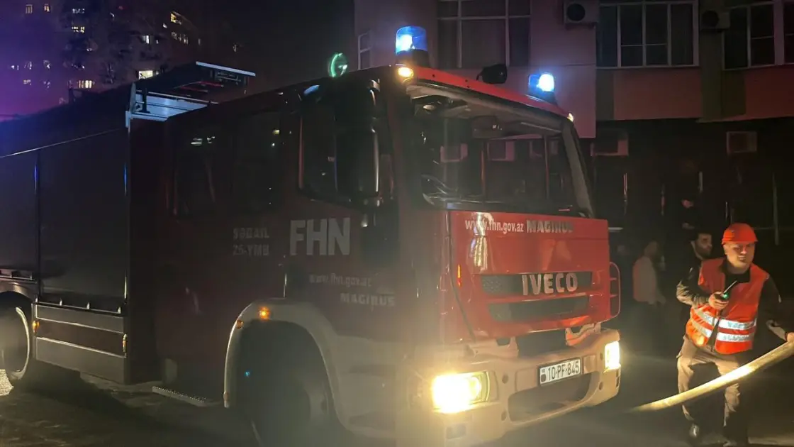 Bakıda yaşayış binasında baş verən yanğın tam söndürülüb