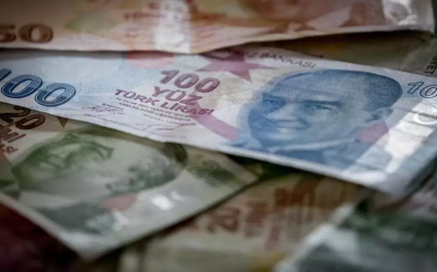 Türk lirəsi dollar qarşısında yeni rekord səviyyədə dəyər itirib