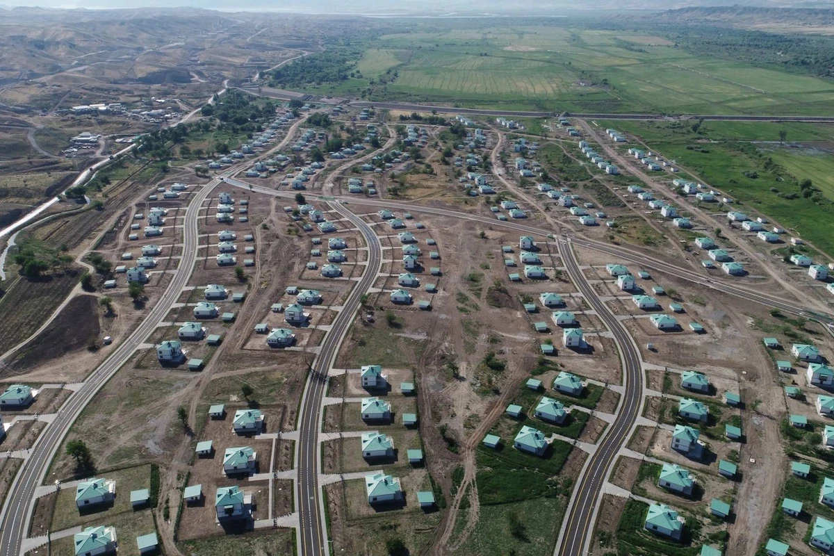 Azad edilmiş ərazilərə başqa vətəndaşa məxsus mənzildə məskunlaşmış 185 ailə köçürülüb