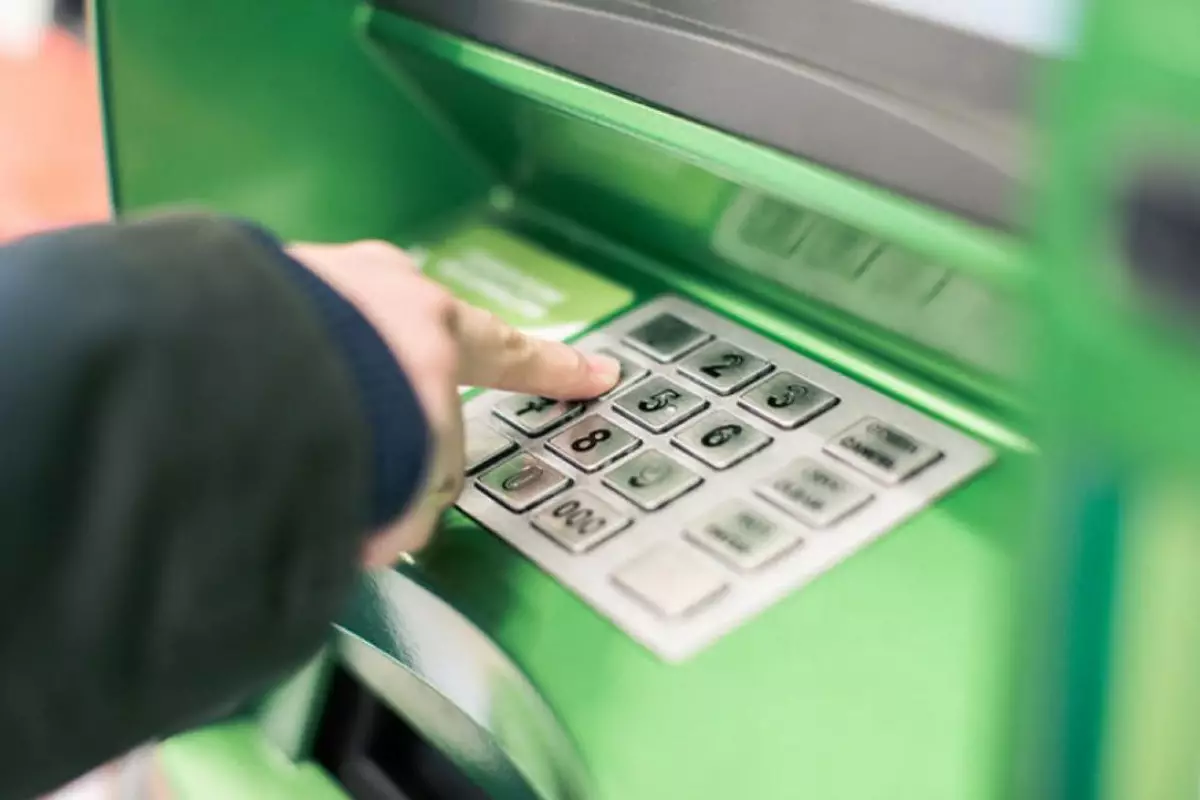 Sumqayıtda kartdan 2600 manat oğurlanıb