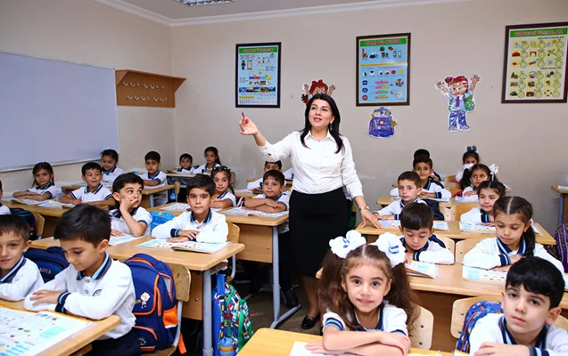 Bu müəllimlərin maaşlarına əlavələrə 212 milyon ayrıldı