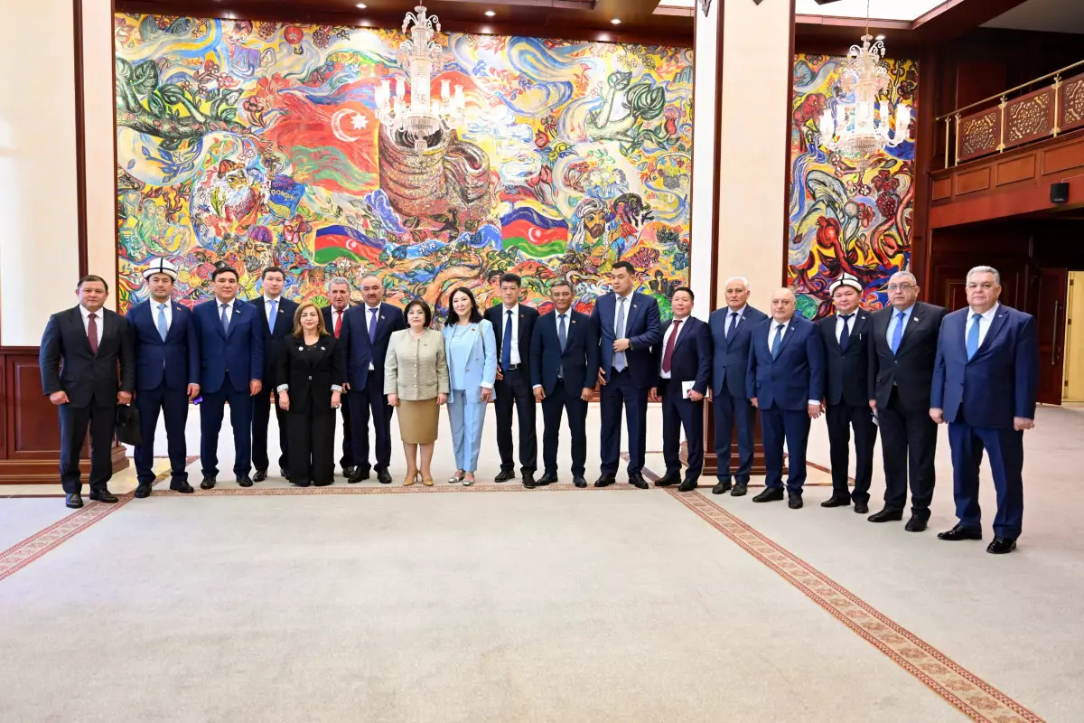 Sahibə Qafarova qırğızıstanlı həmkarı ilə görüşüb