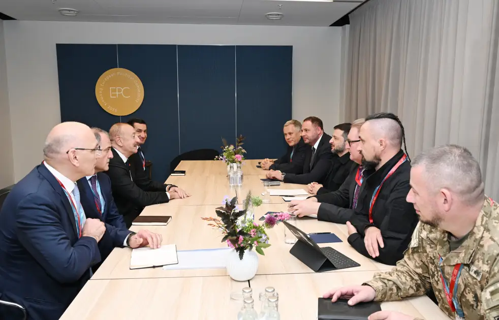 İlham Əliyev Zelenski ilə görüşdü - FOTOLAR