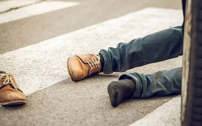 8 Noyabr prospektində avtomobil piyadanı vuraraq öldürüb