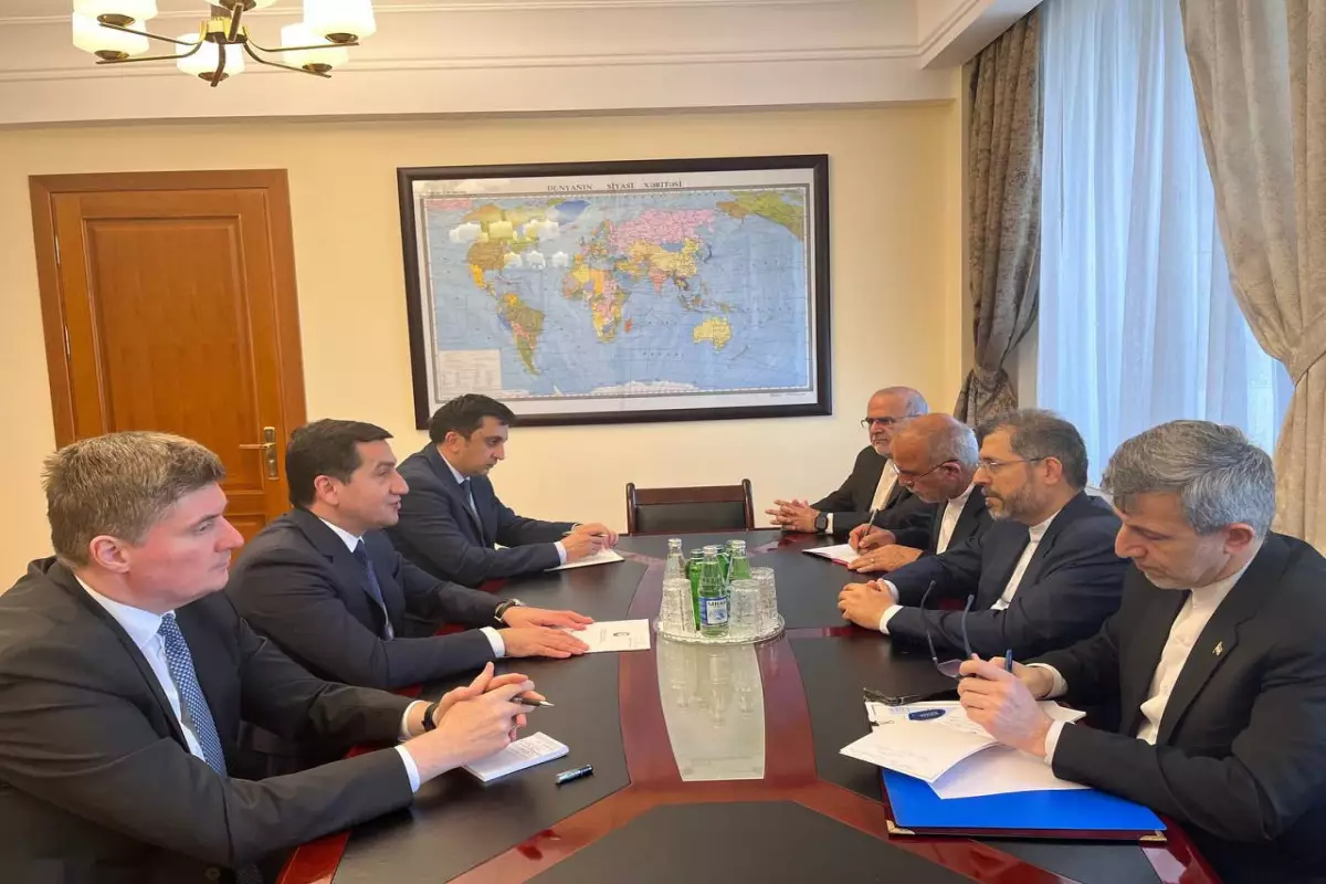 Hikmət Hacıyev Səid Xətibzadə ilə görüşüb