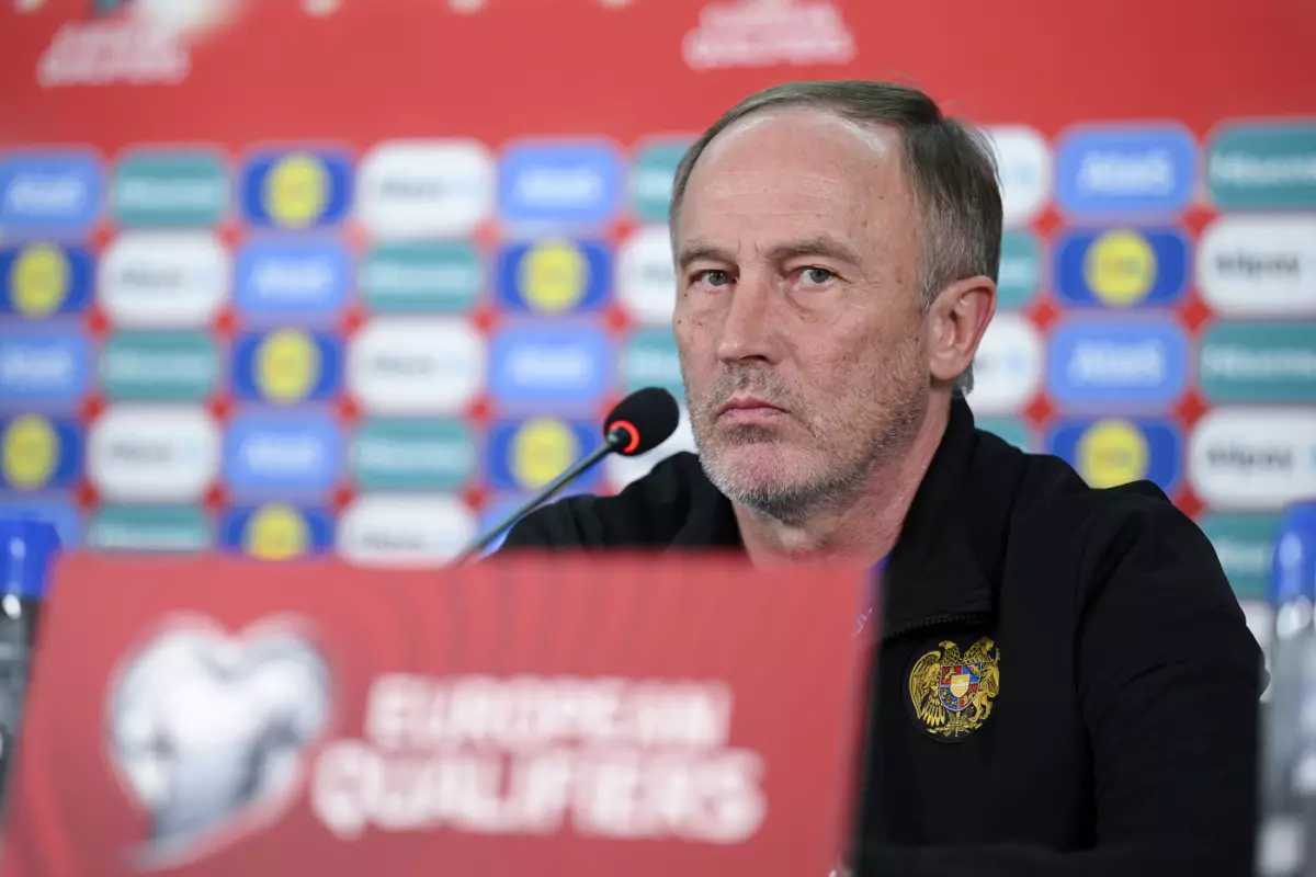 Ermənistan futbol millisinin baş məşqçisi istefaya göndərilib